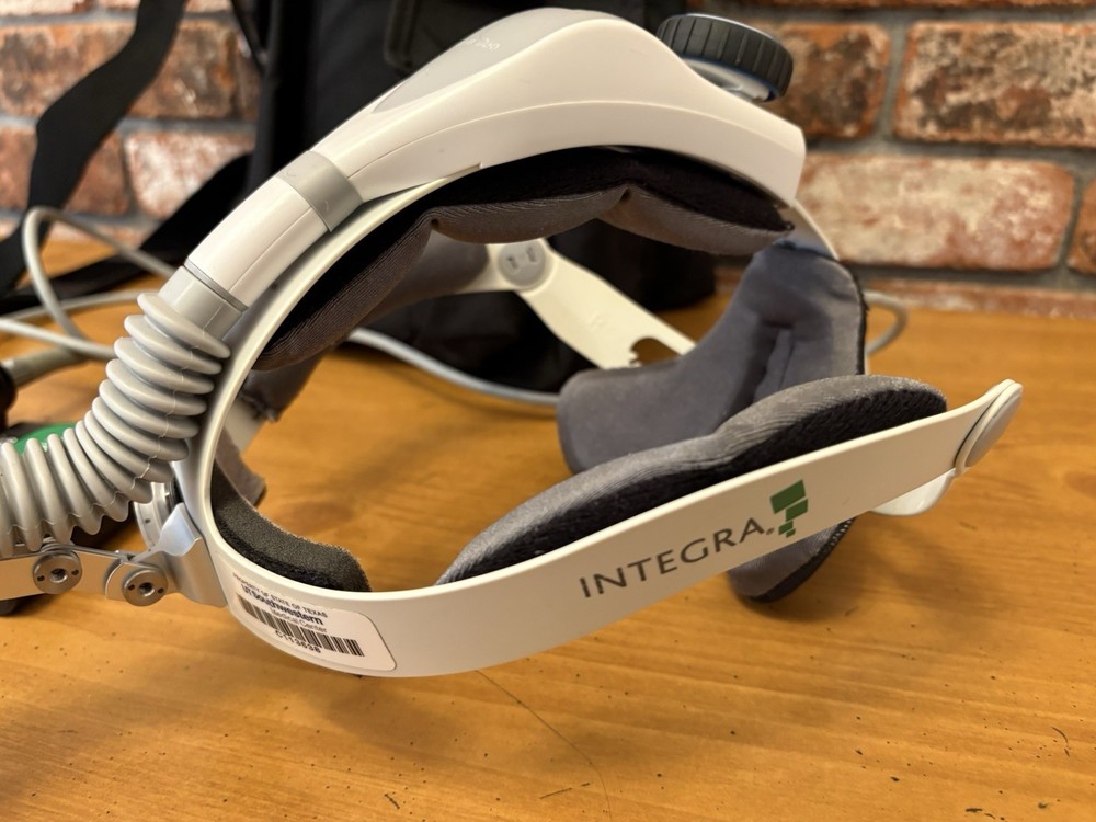 2020 Integra Duo Surgical Light System With 2 Batteries