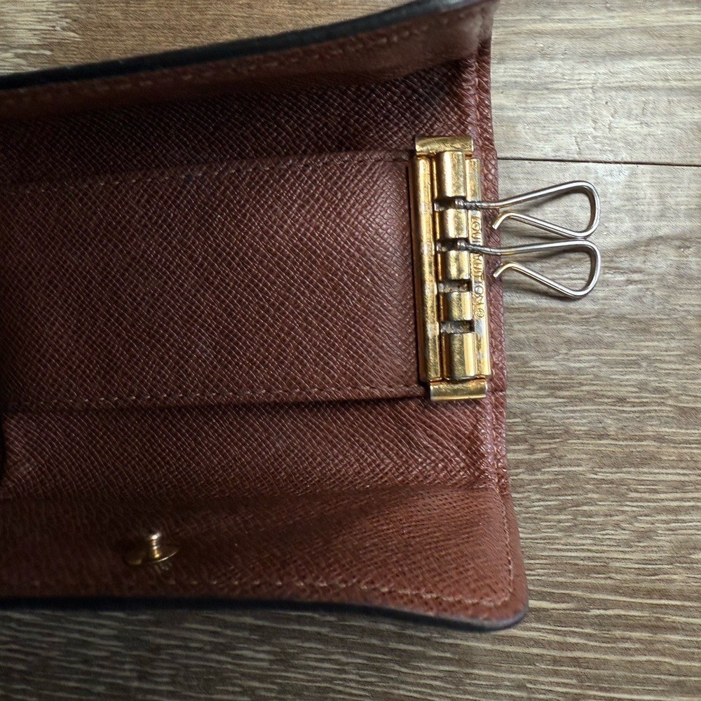 Authentic Louis Vuitton Monogram Key holder