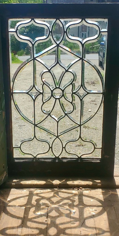 ANTIQUE BEVELED GLASS WINDOW 20 X 29