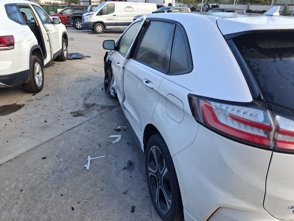 2019 Ford Edge Used 8.0 Center Dash Screen OEM, Reprogramming Required