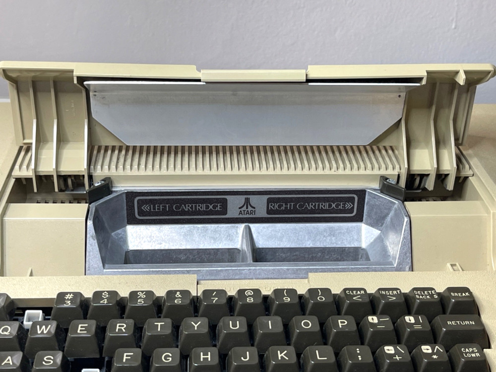 Atari 800 Home Computer with 48K RAM & Guide/Instructions - Missing Keycaps 💻