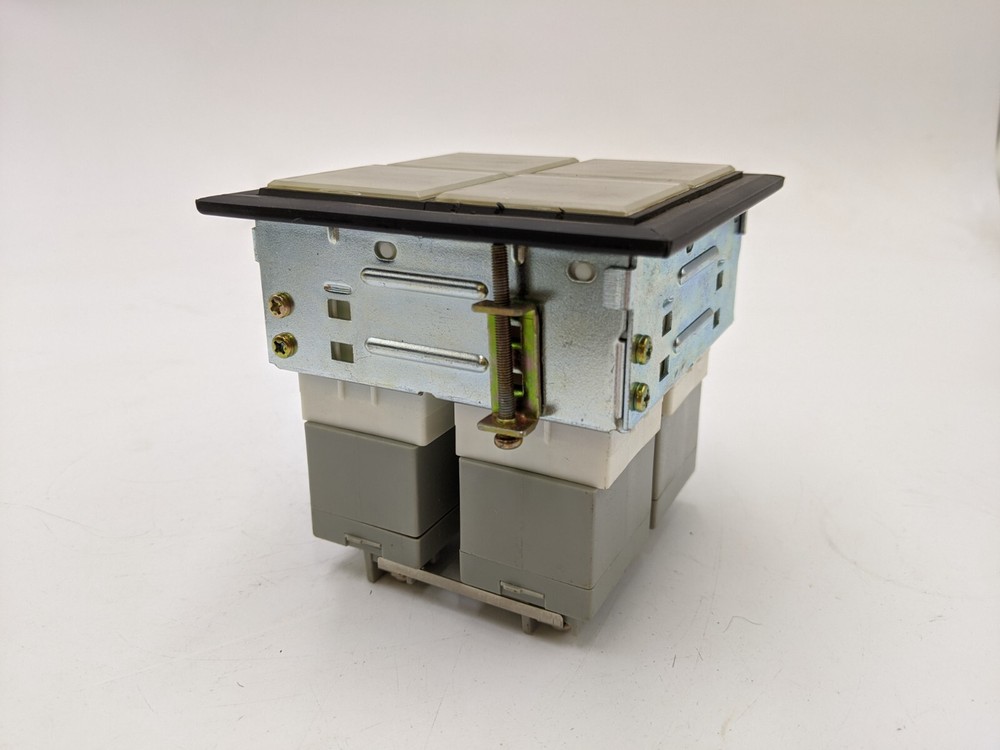 IDEC SLC40N-0202-TE12 Annunciator Panel Display Module 4 Section 2x2