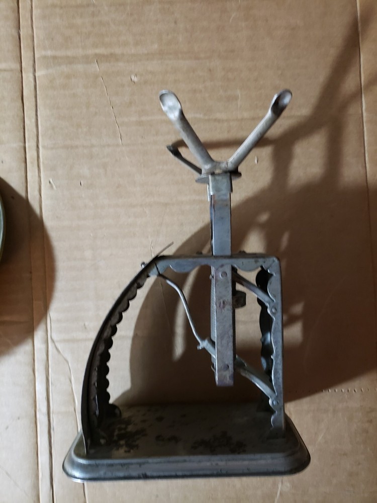 ANTIQUE COLUMBIAN POSTAL SCALE broken pointer, up to 2lbs With Tray