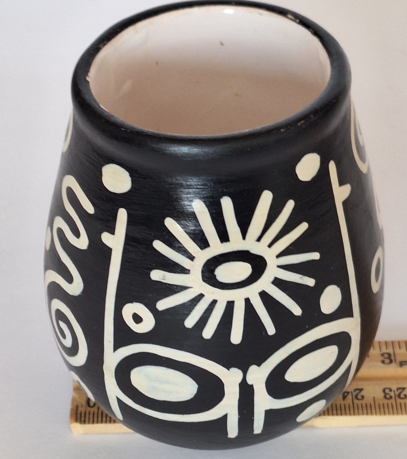 Vintage Peruvian Chulucanas Handmade Pottery Vase 3.5" T Black & White