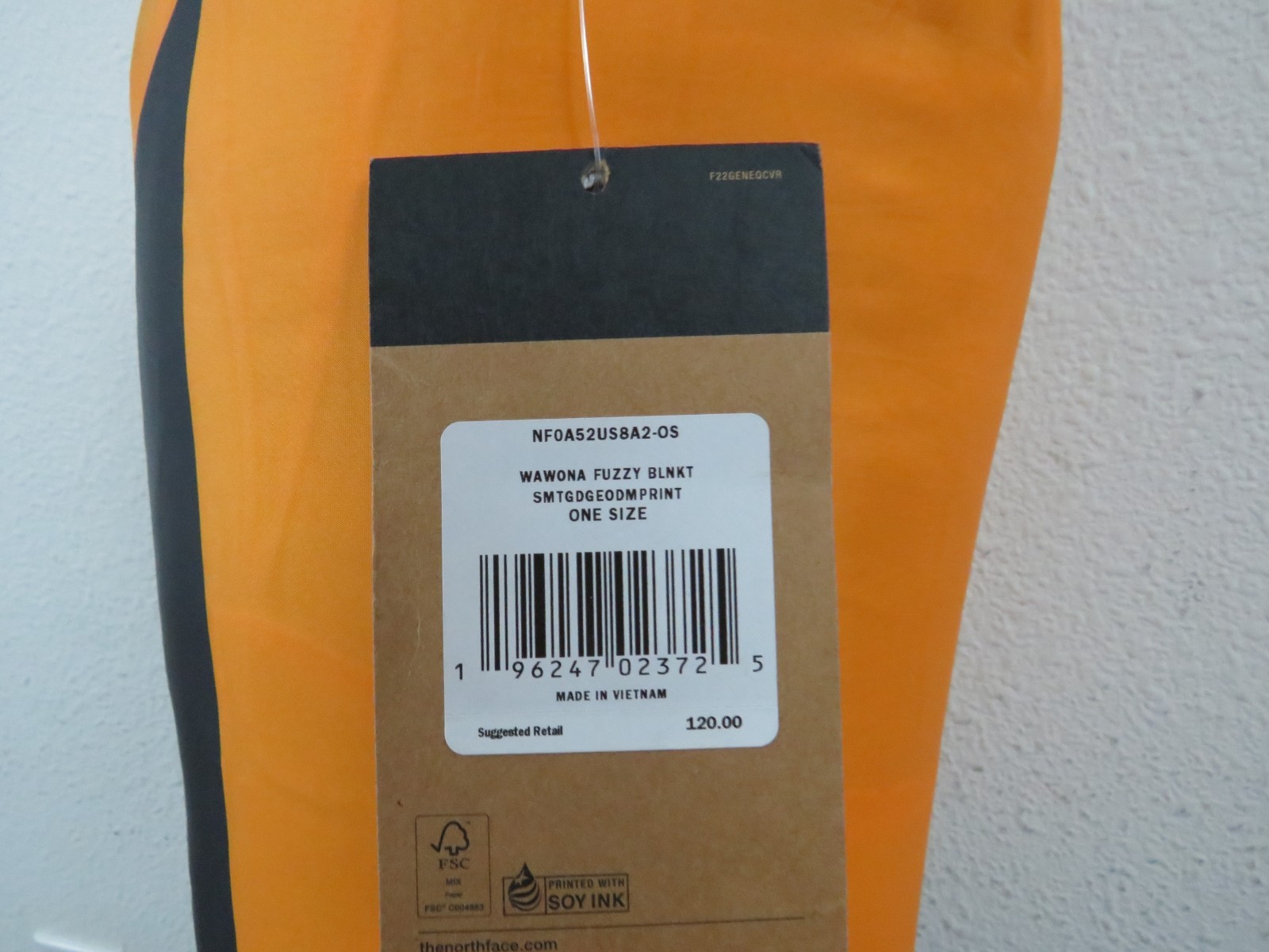 NWT The North Face Eco Wawona Camping Beach Travel Fuzzy Blanket Poncho $120