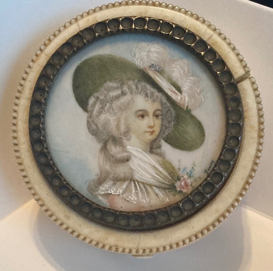 Antique Continental Snuff Container (Box)