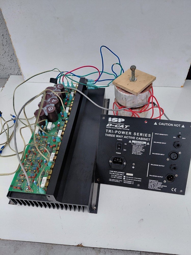Isp D Cat 600 watts RMS active 3-way floor Module Amplifier