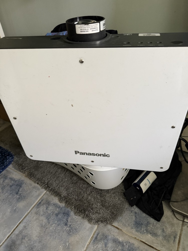 Panasonic Pt-d5500ul Projector