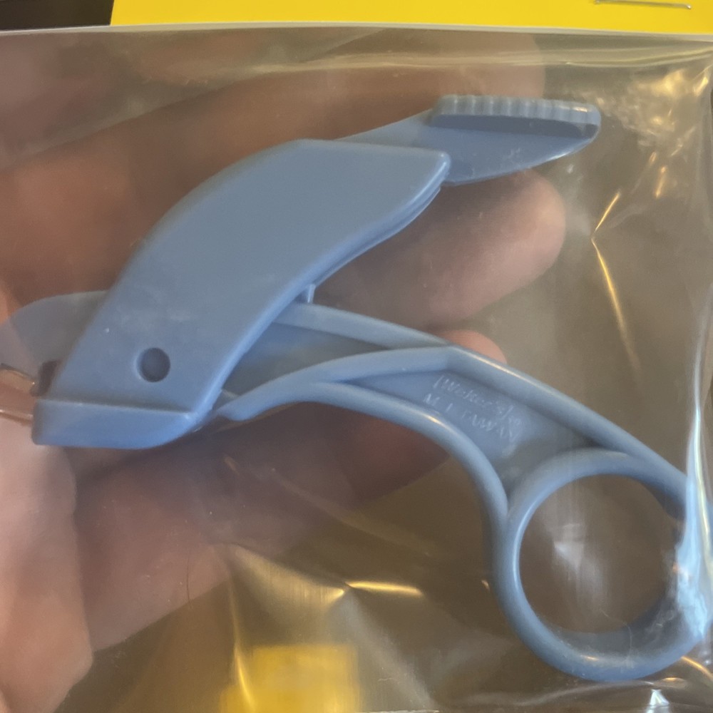 Staple Shark Staple Remover Galiot Blue