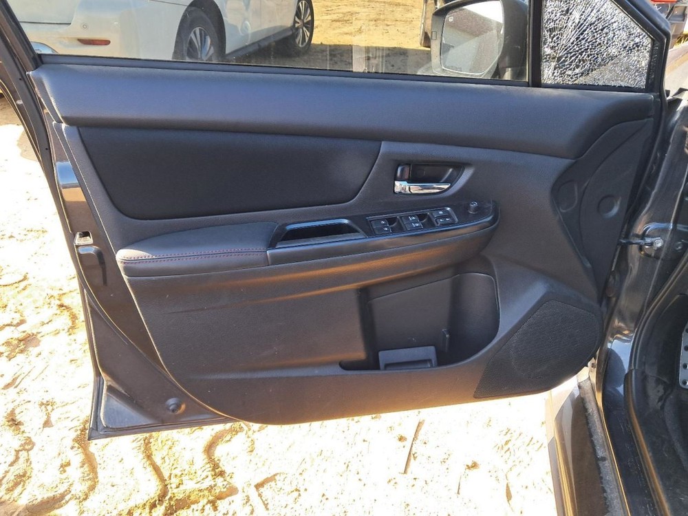 V60 2019 Glove Box 4785945