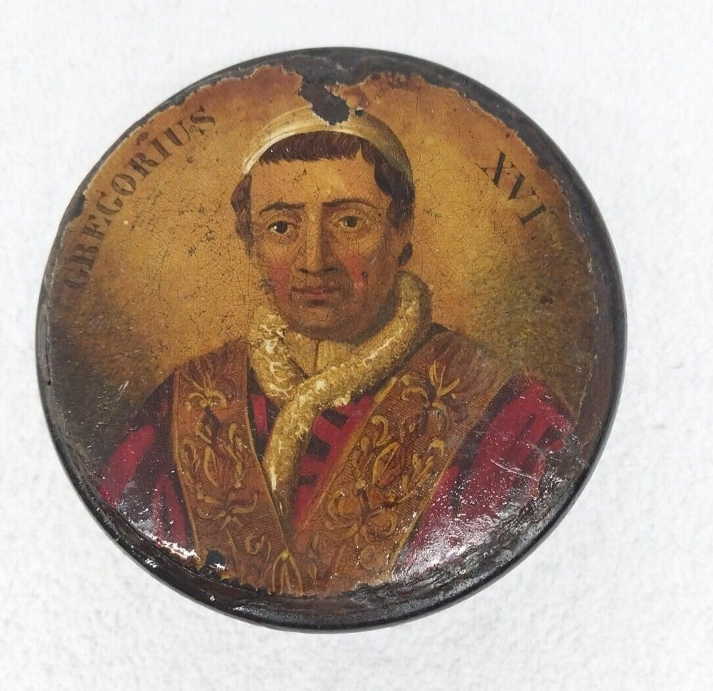 Antique round snuff box depicting Gregorius XVI