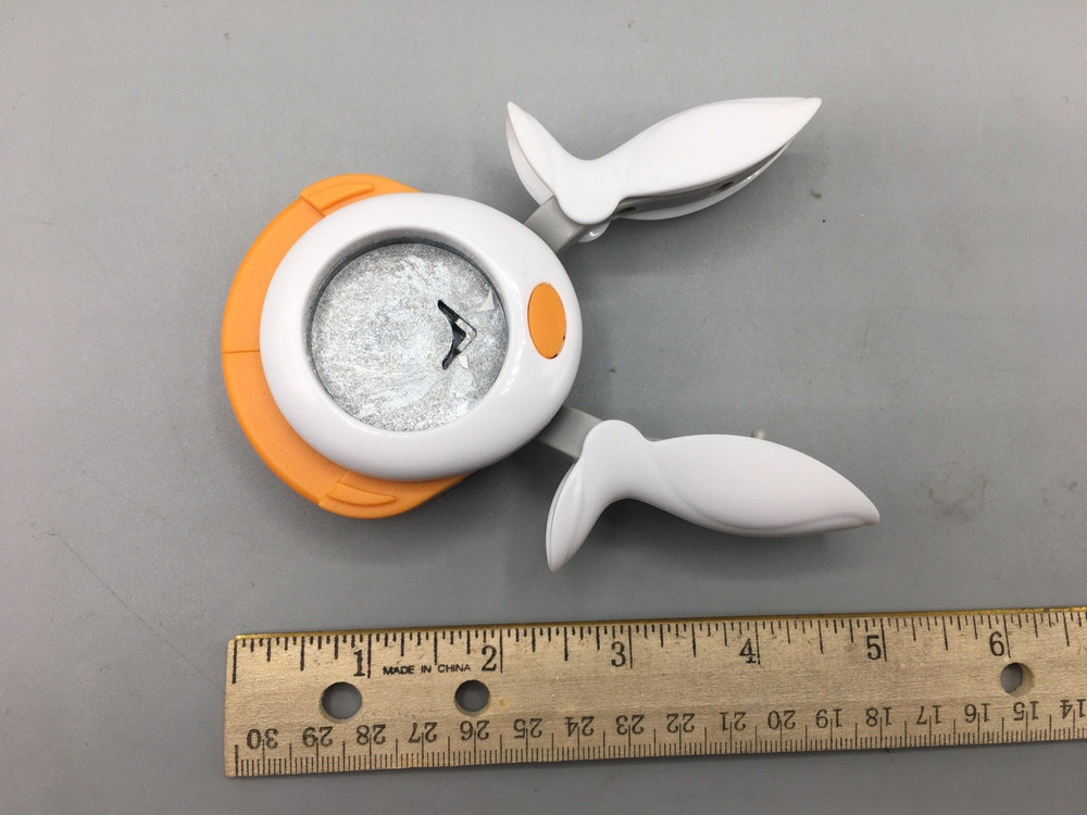 Fiskars Squeeze Punch Round The Corner