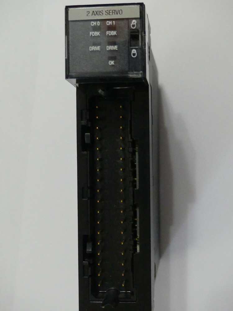 ALLEN BRADLEY 1756-M02AE /A CONTROLLOGIX 2 AXIS ANALOG SERVO MODULE FW 2.4
