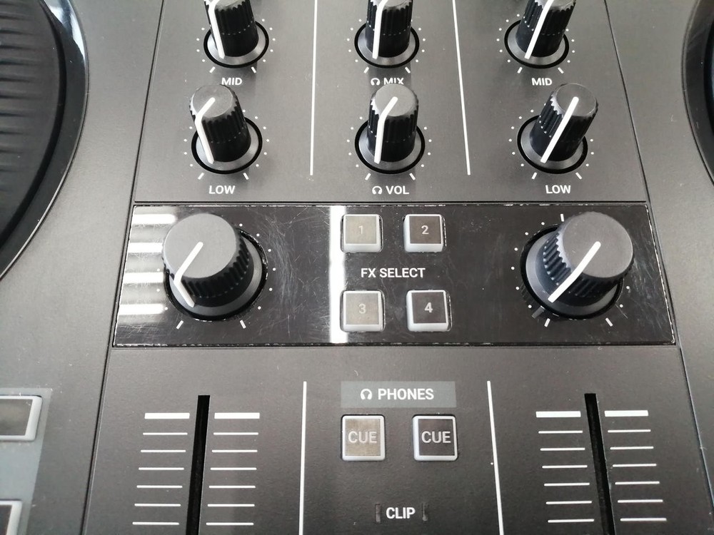 NATIVE INSTRUMENTS TRAKTOR KONTROL S2 MK3 DJ Controller w/ Cable Tested MG01 9.0