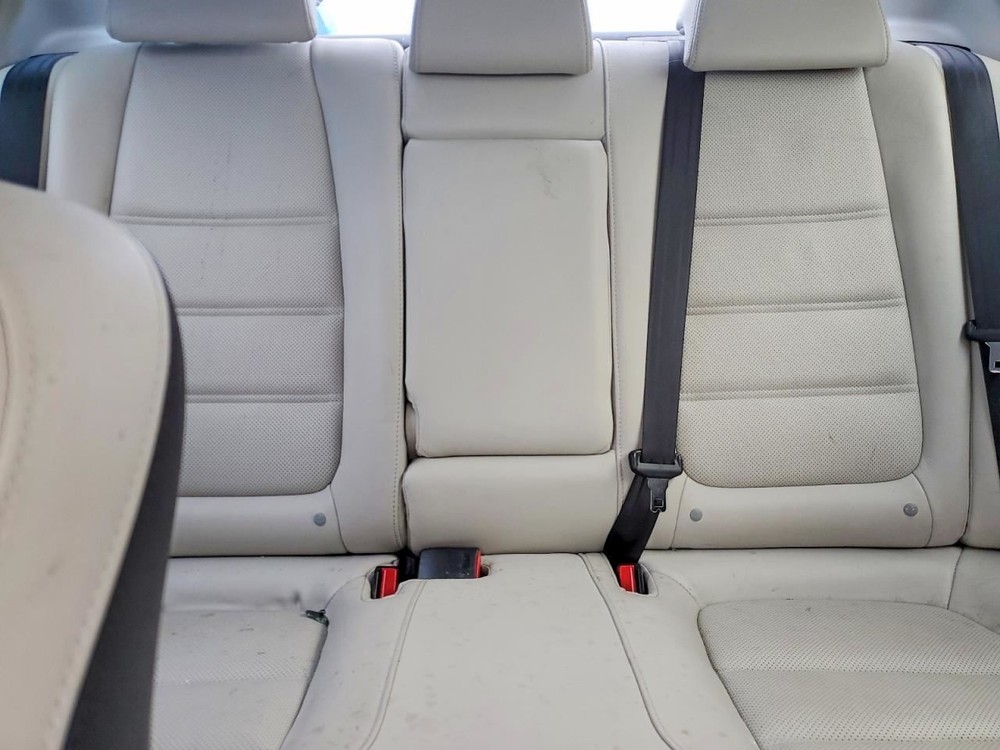 6 2016 Glove Box 5015409