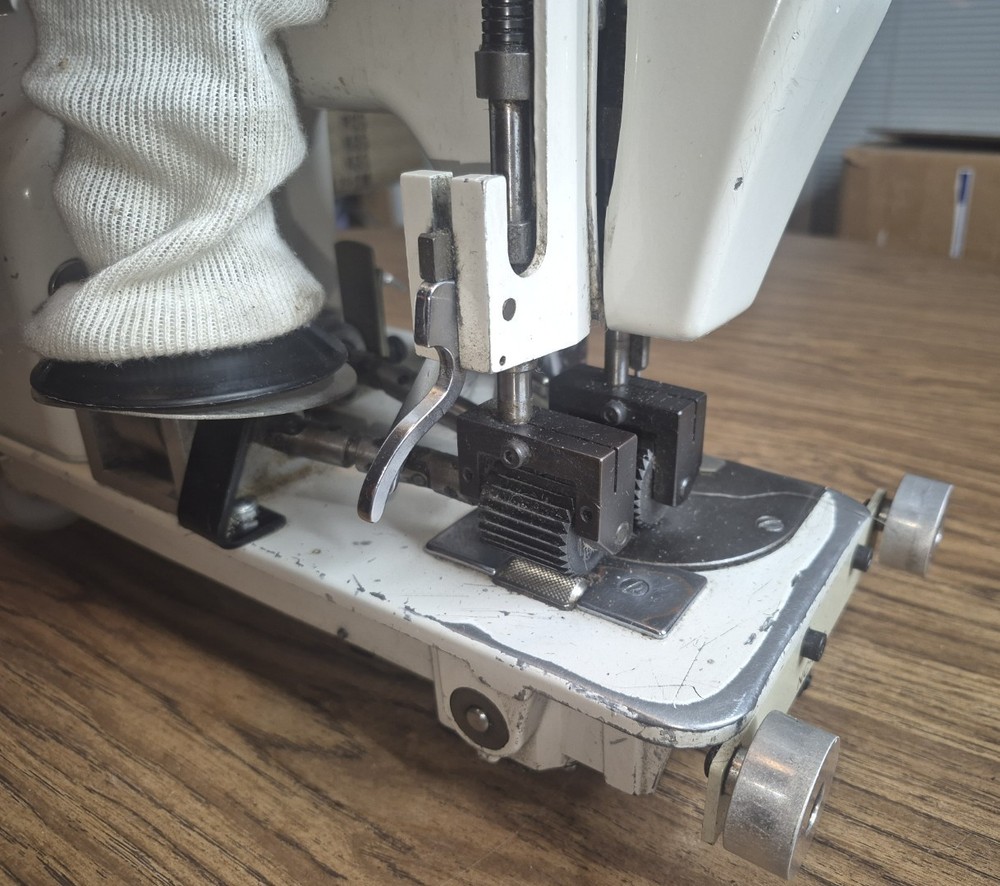 NC N-C CARPET BINDER SEWING MACHINE - MODEL PBT-A - WORKING