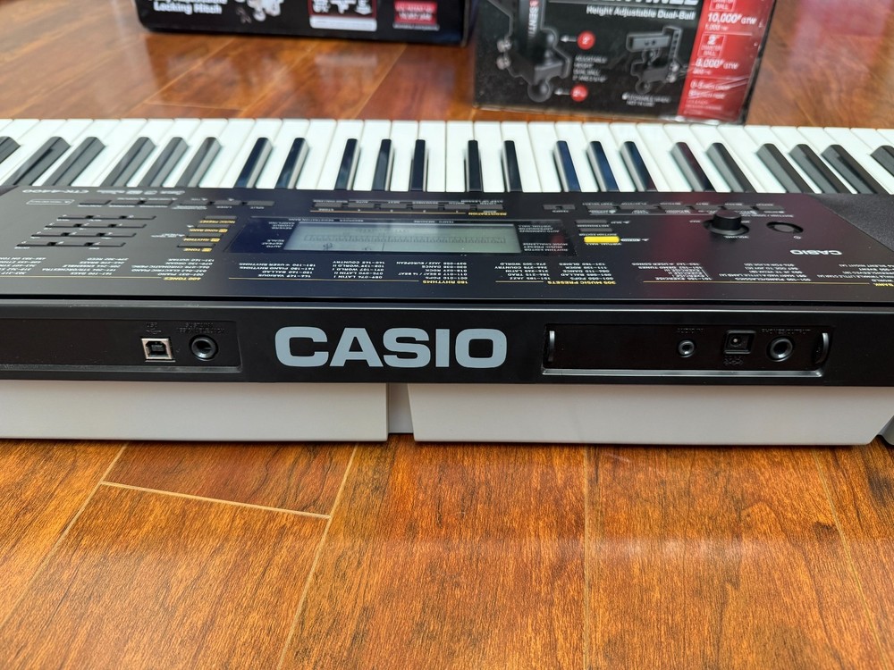 CASIO CTK-4400 Touch response keyboard with rich expressiveness through a range