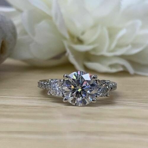 White Diamond 2.40 Ct Lab-Created Round Cut Wedding Ring 925 Sterling Silver