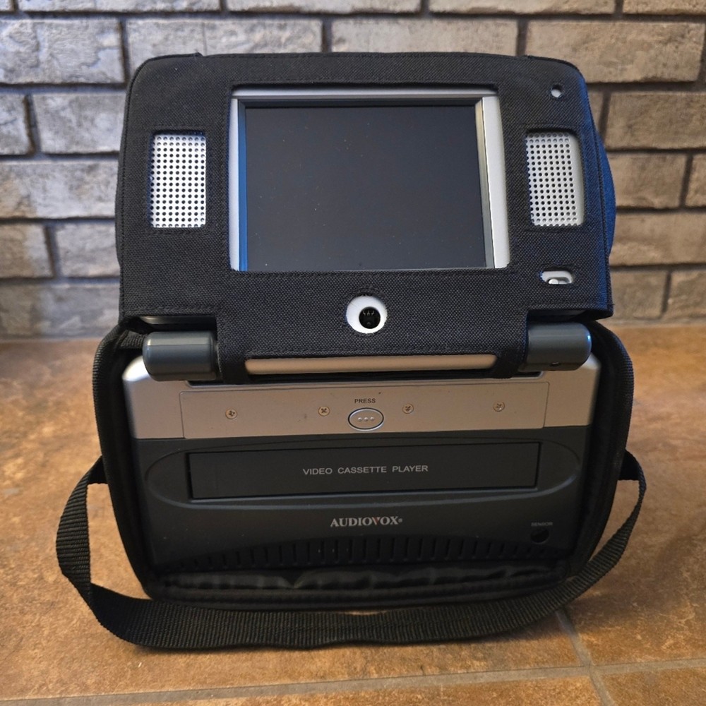 Silver | AUDIOVOX | Video In A Bag System 11 Bundle