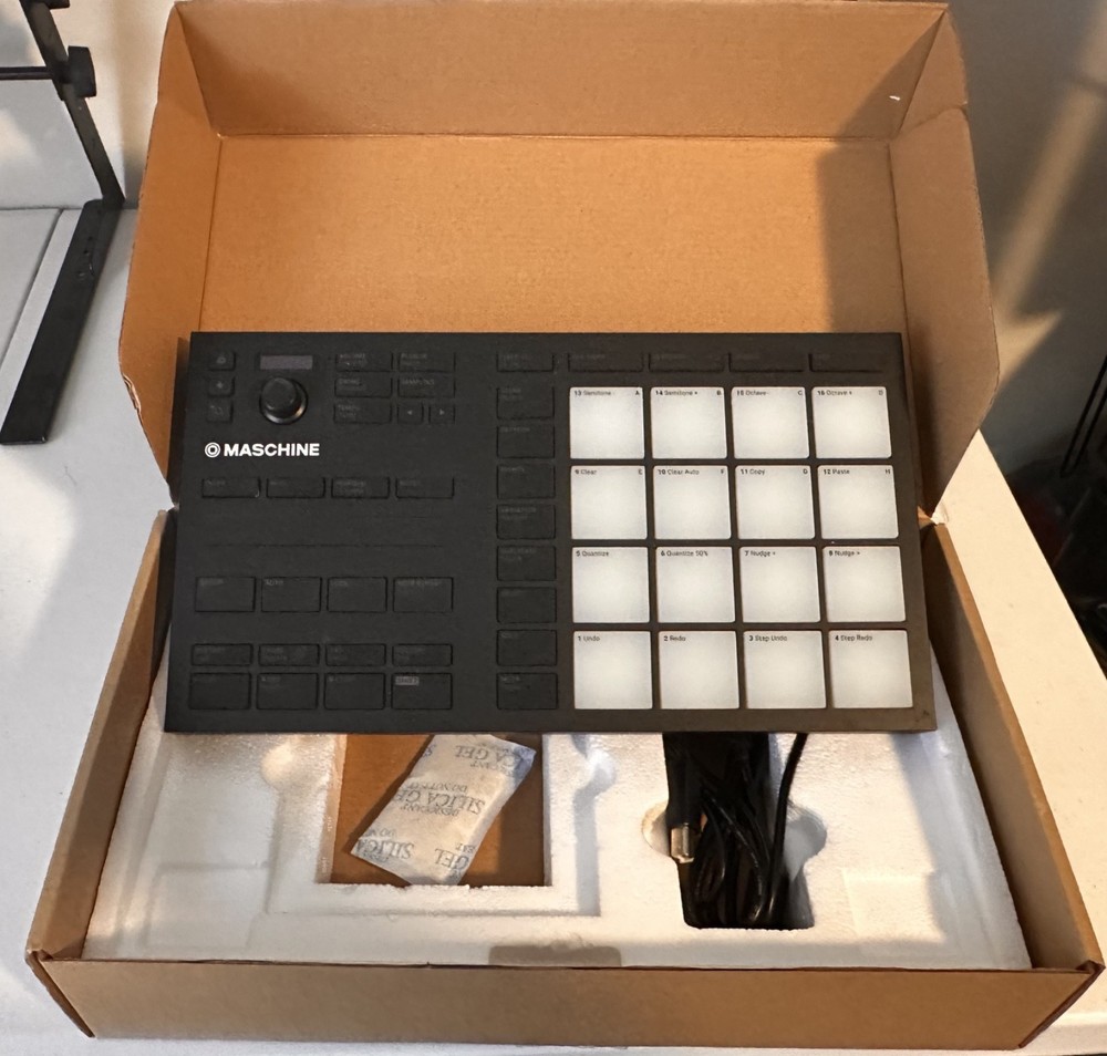 Native Instruments - Maschine Mikro MK3 (black)