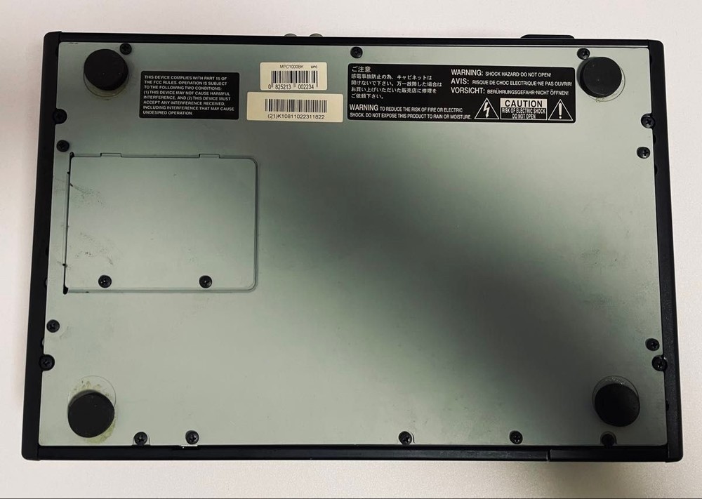 AKAI MPC1000 BK Sampling Machine Sampler Stereo 32 voices 64-track sequence