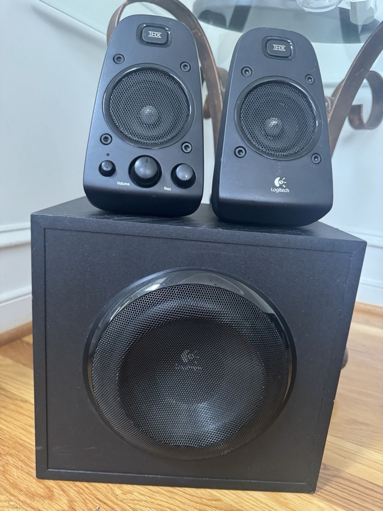 Logitech Z623 THX 2.1 Speaker System with Subwoofer Works