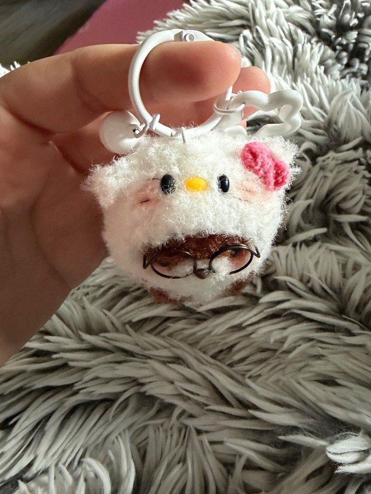 Crochet Otter in Hello Kitty Hat 🦦