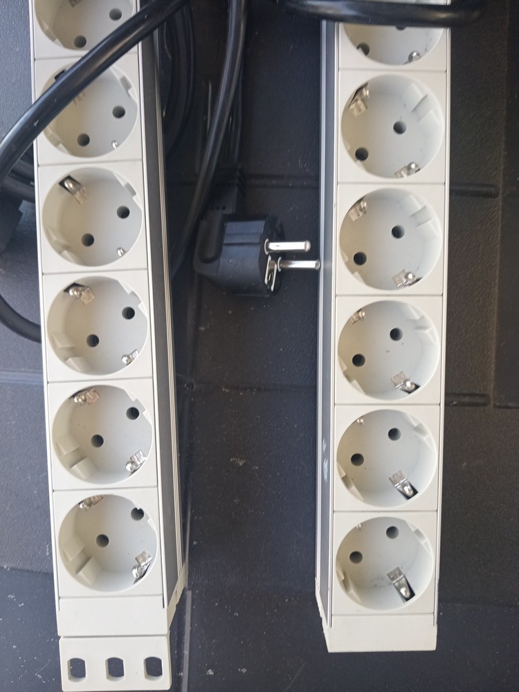 QTY 2 SCHROFF 8 SOCKET POWER STRIP 60110-202