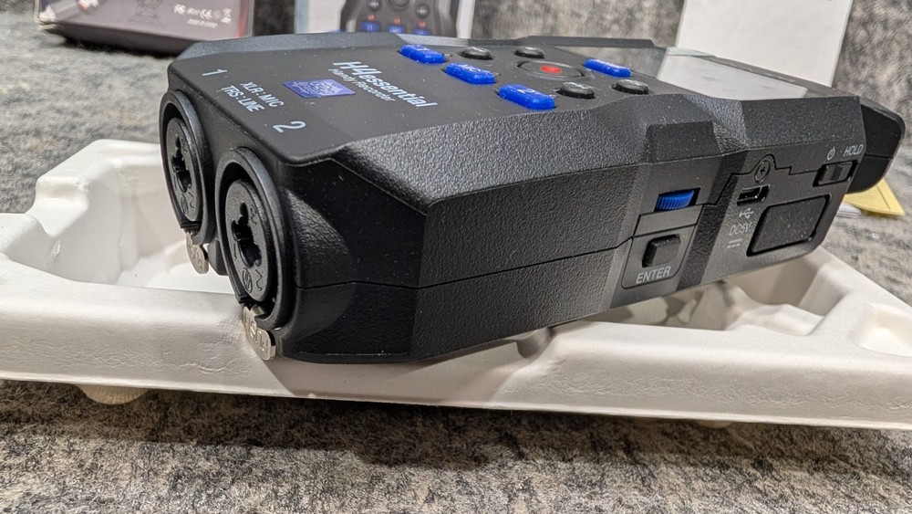 Zoom H4essential Handy Recorder 32-Bit Float 4-Track Handheld Digital Bundle