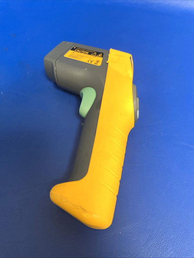 Fluke 561 Infrared Thermometer, Backlit LCD, -40 Degrees/ WORKING /