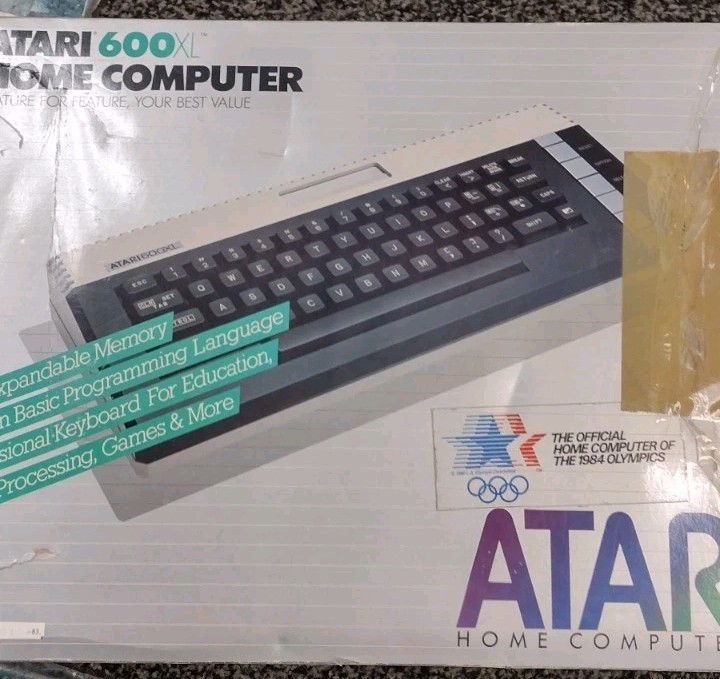 Atari 600XL VTG Home Computer Video Game Console Untested