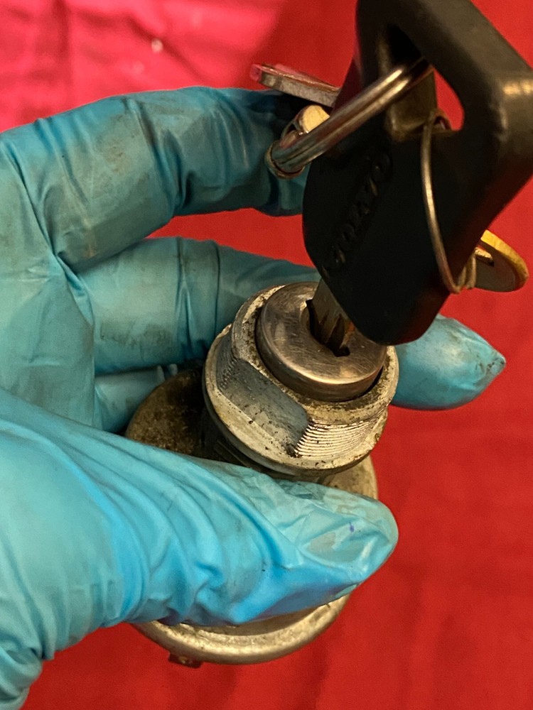 VOLVO IGNITION SWITCH WITH KEY, POLLAK 20703022 WITH KEY