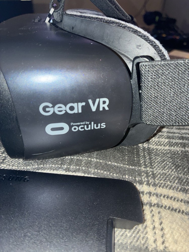 Samsung Gear VR Oculus - Very Good Condition!