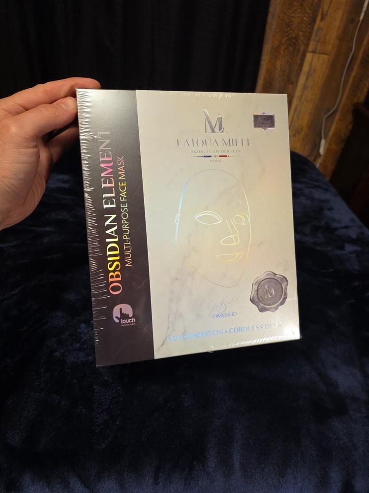 Latoua Mille - Obsidian Element LED Face Mask