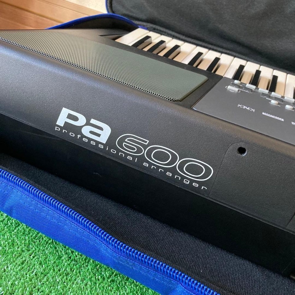 KORG Pa600 Professional Arranger Keyboard