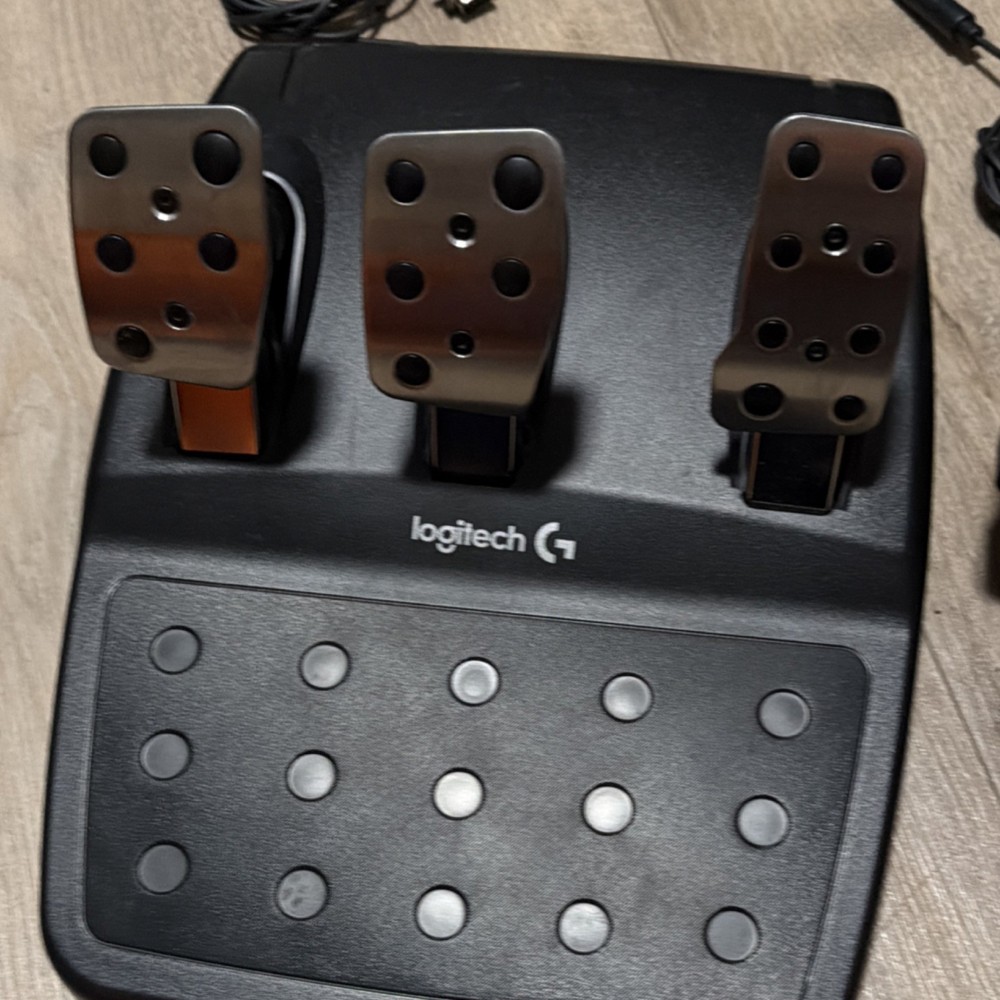 Logitech G920 SE Racing Wheel, Pedals & Shifter Bundle for Xbox