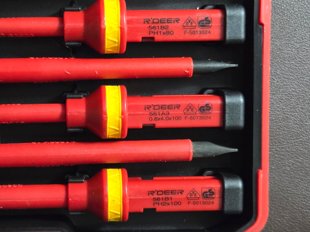 R'DEER 13 PC Insulated Screwdriver Set