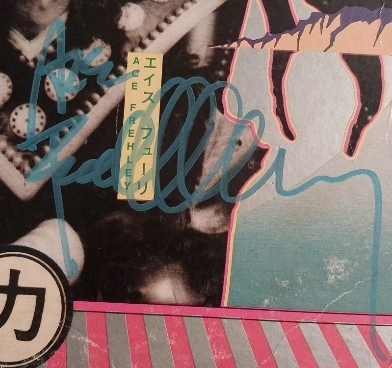 KISS "HOTTER THAN HELL" BAND SIGNED ALBUM!!!