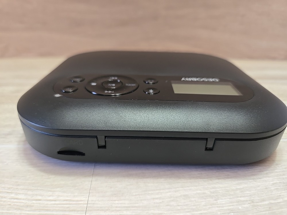 Portable CD Player with Ear Buds Cable & FM Transmitter - Desobry A2