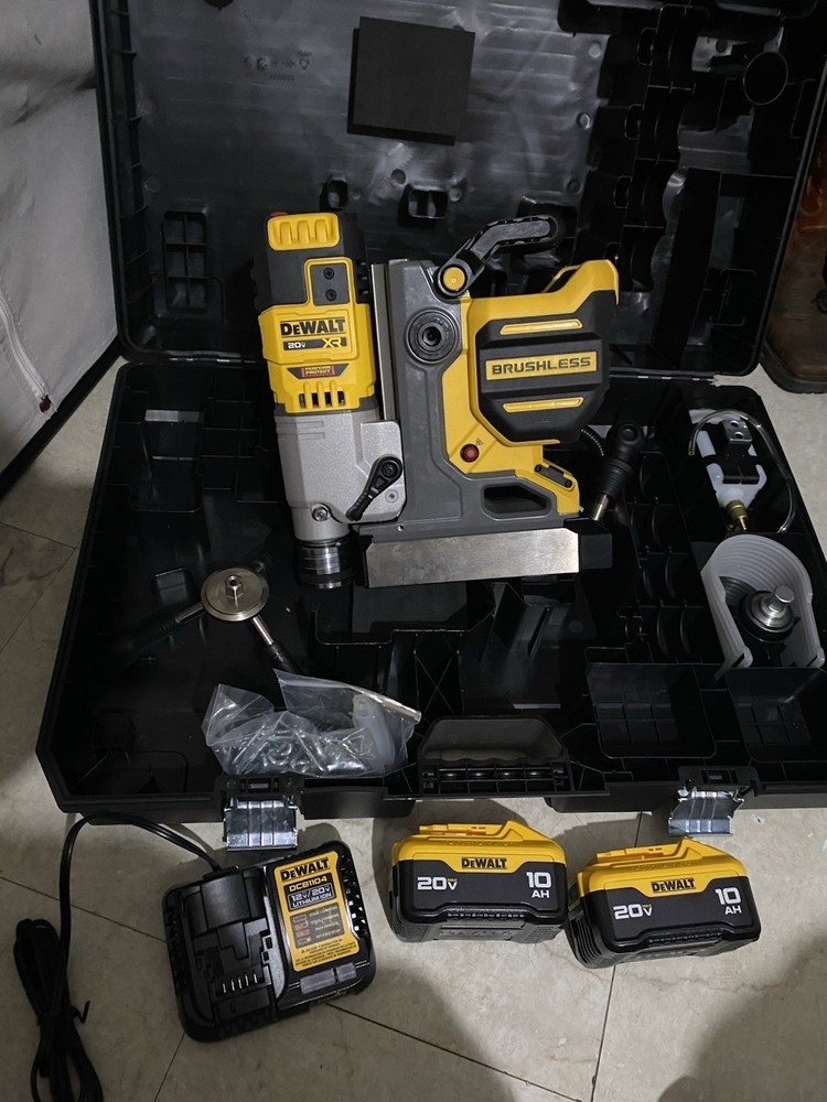 DEWALT MAGNETIC DRILL PRESS