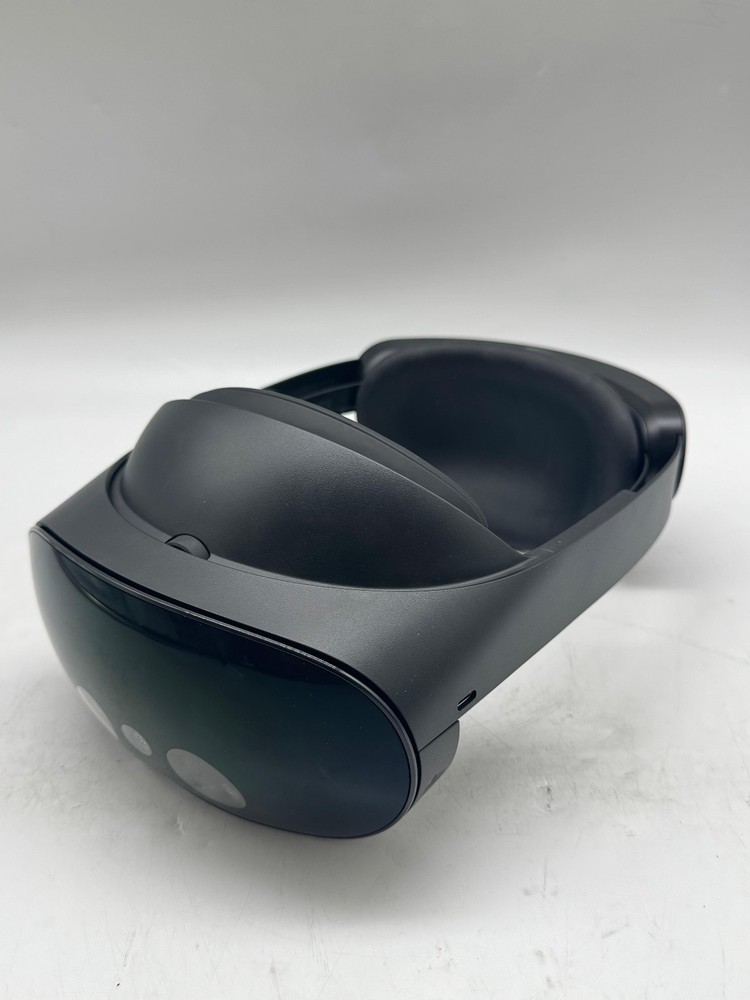 Meta Quest Pro VR Headset 256GB – Used