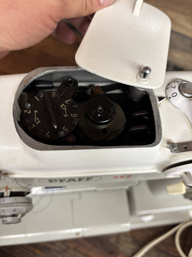 Vintage PFAFF 362 Automatic Sewing Machine IN GOOD CONDITION
