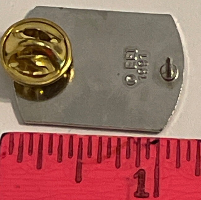 Operation Desert Storm Hat/ Lapel Pin With Flag