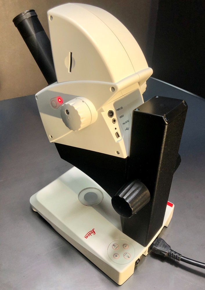 Leica EZ4 D Stereo Microscope with variable control lighting