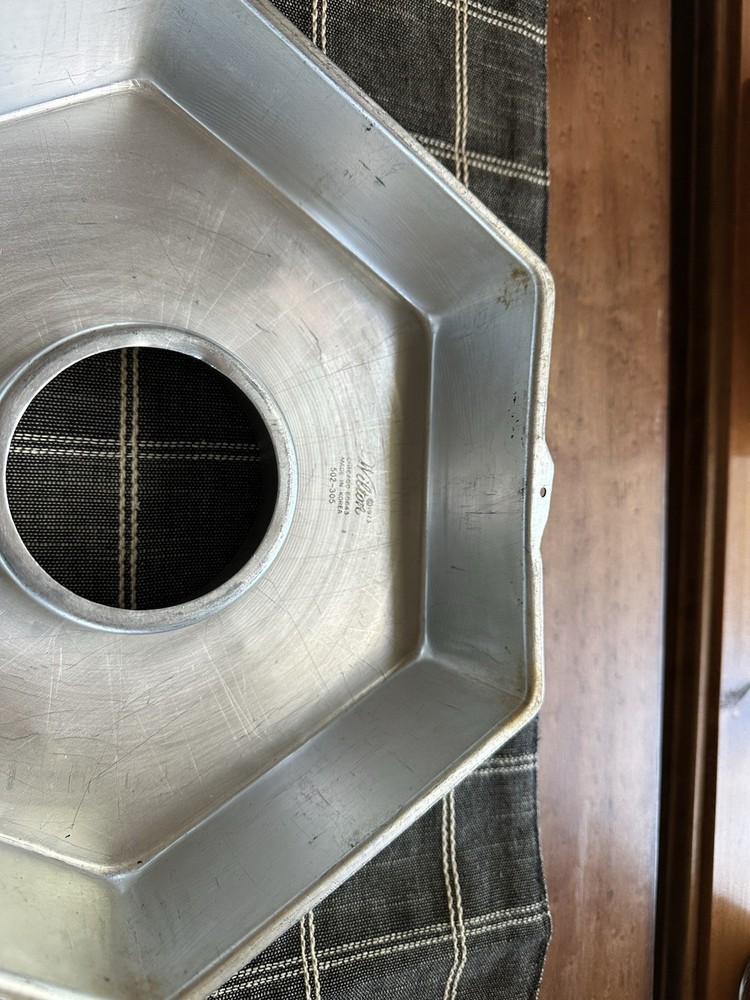 Wilton Aluminum Hexagon Cake Pan