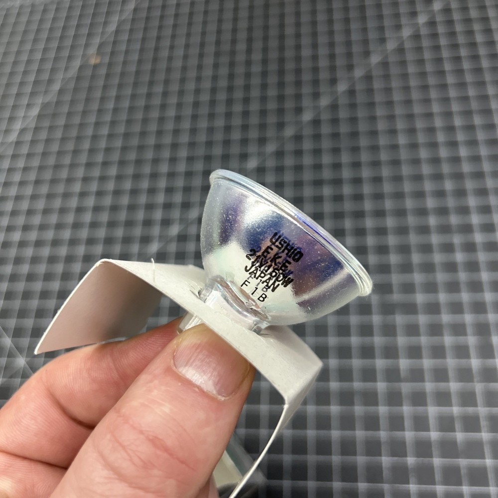 Ushio 21V 150W Halogen Reflector Lamp - High-Performance Lighting Solution