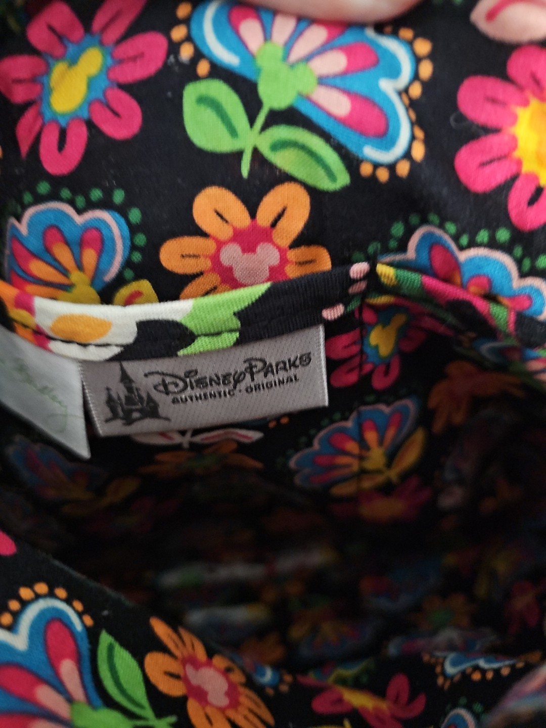 Disney Parks Vera Bradley Crossbody Bag Purse Mickey Mouse.