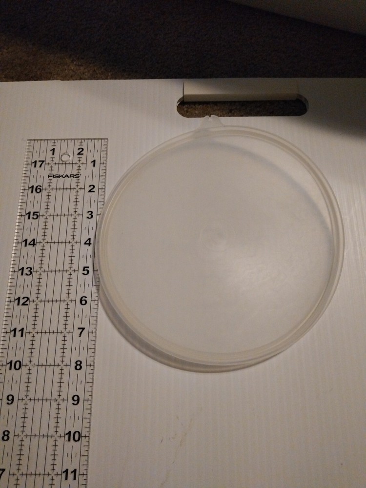 Tupperware lid 229