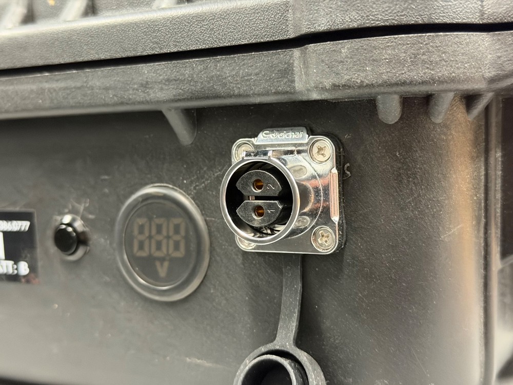Motocrane Titan, Titan LT battery case