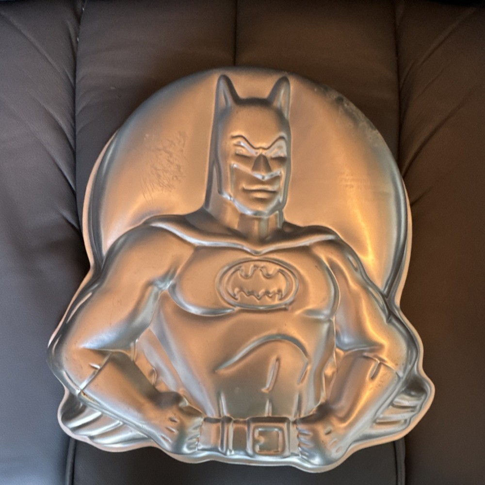 Wilton Batman Aluminum Cake Pan Comic Book Hero Bakeware